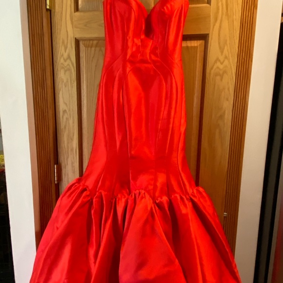 Mac Duggal Gown - Picture 5 of 7